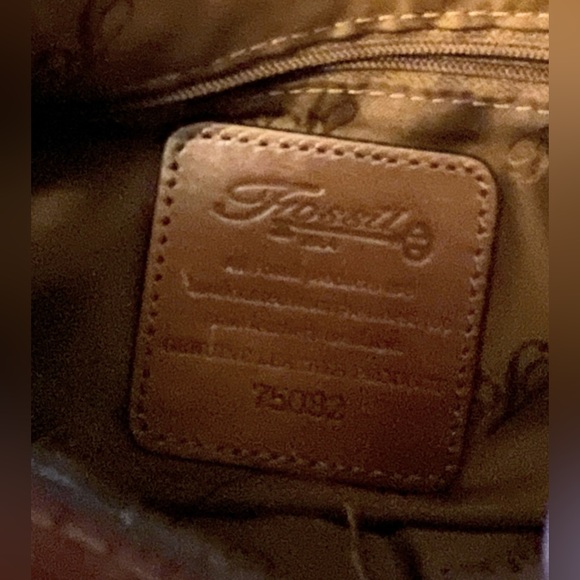 Fossil well worn leather shoulder purse! Beautiful soft brown leather - Picture 5 of 5